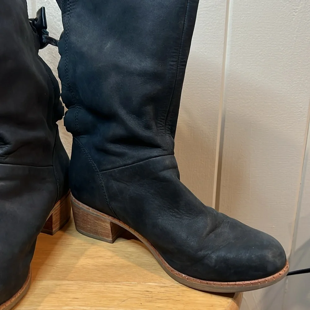 UGG Women's Black Leather Cary Bow Back Boots